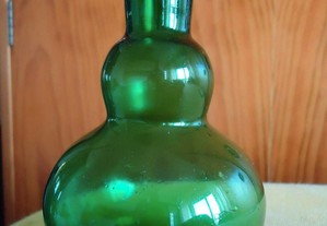 Garrafinha ou jarra em vidro verde muito antiga
