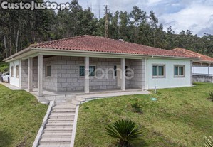 Moradia Térrea Travassos, Póvoa De Lanhoso