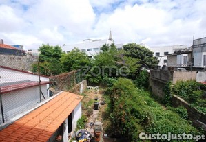 Prédio Singular Na Rua Do Almada No Porto