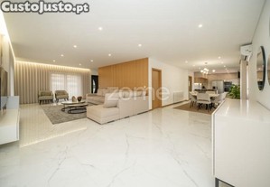 Moradia Individual T5 Em Barbudo, Vila...