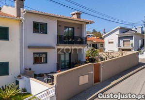 Moradia T3 + 1 Geminada Em Vimieiro, Celeirós E...