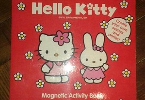 Livro Hello Kitty, magnético e interactivo.