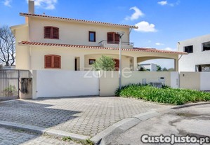 Moradia T4+1 De 4 Frentes Em Miramar, Vila Nova...