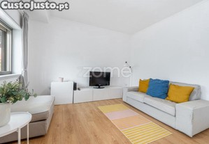 Apartamento T2, Renovado, Junto À Marginal De...