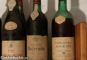 Conjunto de 3 garrafas de vinho antigas