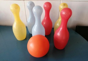Brinquedo plástico Português- hercules- jogo pinos