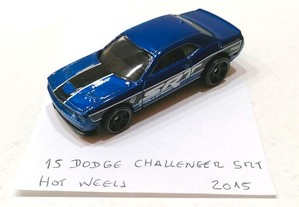 Hot Wheels 15 Dodge Challenger SRT