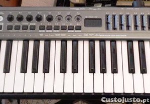 Teclado midi Edirol PCR-M80