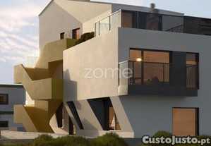 T2+1 Duplex Com Terraço E Mezanino | Fonte Da...