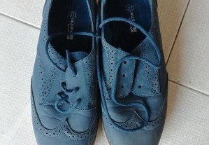 Sapatos azuis