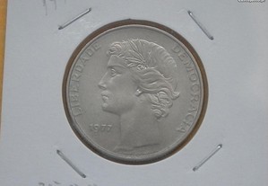 365 - República: 25 escudos 1977 cuni, por 0,75