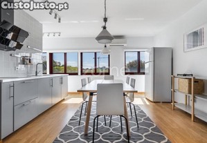 Apartamento T2, Orientado A Sul E Poente, Rua...