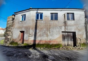 Casa para reconstrução - Rua Principal de Ermelo, Mondim de Basto