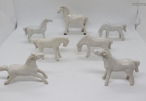 Conjunto de 7 Cavalos em Porcelana Branca Chinesa Dinastia Tang XIX