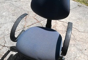 Cadeira c/ rodas p/ secretária. Ajustável Altura