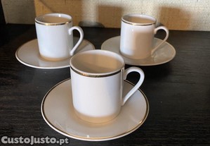 conjunto 3 chavena e pires branco com dourado