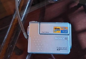 Máquina Fotográfica Sony Cybershot 4.0 megapixel