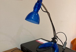 Candeeiro de secretária com lampada de baixo consumo