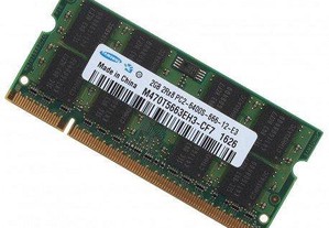 Memória RAM - Samsung (2 GB; 2Rx8; DDR2)