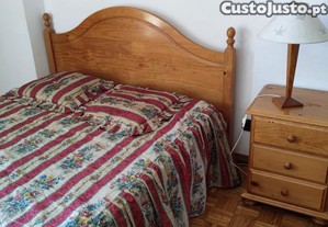 Cama em pinheiro