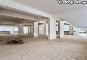Loja/armazm para comrcio em agualva-cacm