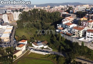 Terreno De 9965 M2 Com Ruína Em Rio Tinto, Porto