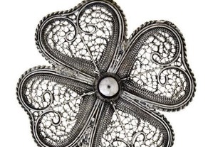 Pendente em formato flor em prata filigrana