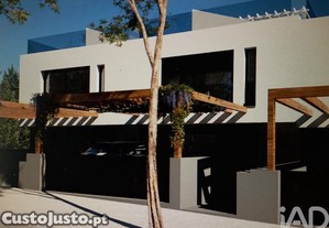 Casa / Villa T4 em Faro (Sé e São Pedro) de 207,00 m²