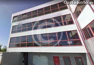 Prdio de 4 pisos em felgueiras