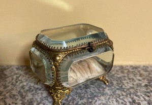 Caixa antiga em vidro e metal