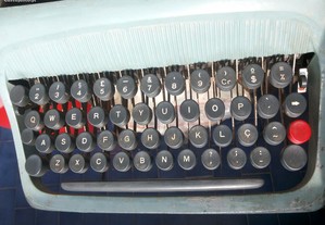 Máquina de escrever portátil "Olivetti"
