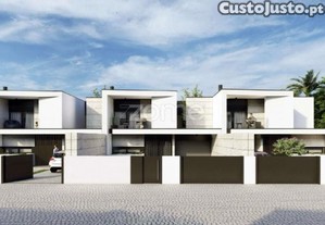 Moradia T3 Inserida Num Condomínio Fechado Em...