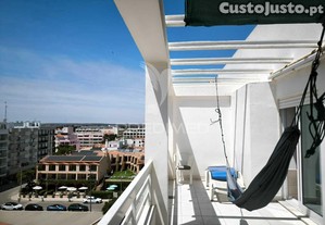 Apartamento em monte gordo no ultimo andar com ampla varanda vista mar e montanha t0+1