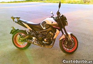 Yamaha MT-09 (2019) - 29.000 km - Linha completa SC Project + extras