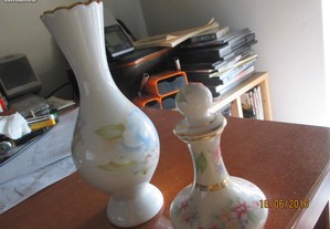 2 pequenas jarras de porcelana