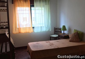 Quarto para rapariga estudante perto Campus Penha
