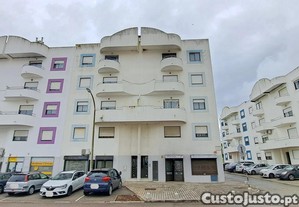Apartamento T3 com 100m2 e arrecadação no Montijo.