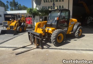 Empilhador telescpico JCB compacto