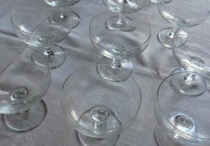 12 Taças de Champanhe em Vidro Lapidado - VINTAGE