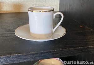 3 chavena e pires branco com dourado