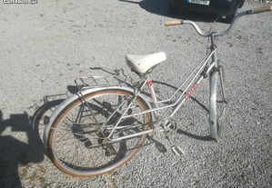 Bicicleta alifort e antiga