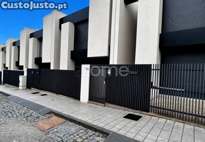 Moradia T3 Com Jardim Em Gondomar
