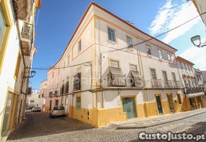 Moradia típica no centro histórico com dois pisos