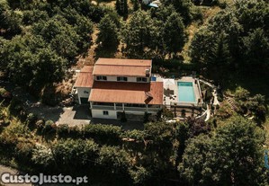 Casa / Villa T4 em Ferreira de Aves de 360,00 m