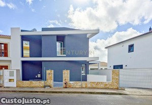 Moradia Nova, T3+1, com Garagem e Lavandaria, Mexilhoeira Grande