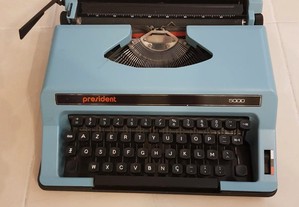 Antiga maquina de escrever Precision 5000.