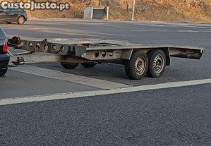 Atrelado porta carros