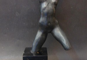 Escultura antiga em bronze