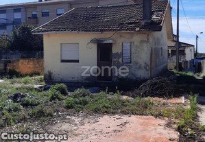 Moradia Individual De 4 Frentes Em Guifões,...