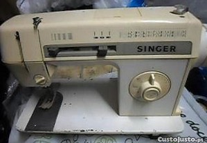 Máquina de costura Singer a funcionar bem